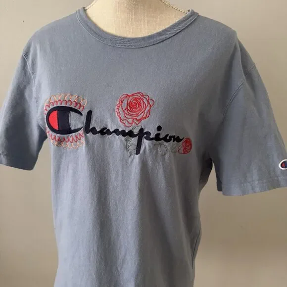 Vintage Champion‎ Blue Embroidered Rose Short Sleeve T-Shirt Size Medium - Picture 2 of 6
